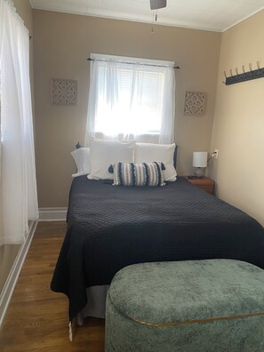 2 bedrooms, iron/ironing board, WiFi, bed sheets - Serendipity Guest Cottage (Inman)