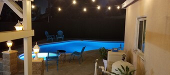 Perfect Oasis w/ Pool, jacuzzi, close to airports, beach, entertainment and more