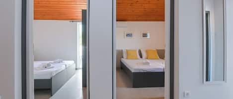 Kühlschrank, Herdplatte, Wasserkocher, Kochgeschirr/Geschirr/Besteck