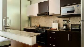 Fridge, microwave, oven, stovetop