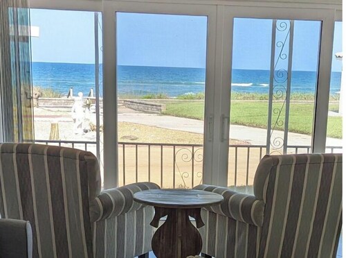 Beautiful Ormond Beachfront House! Steps from the Ocean