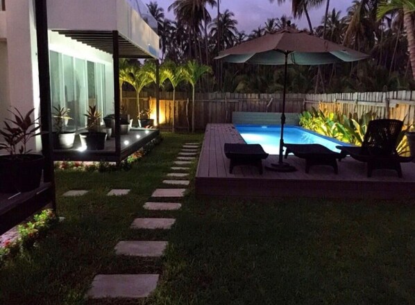 Alberca al aire libre y alberca climatizada