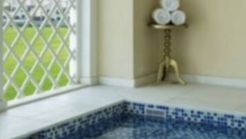 室内游泳池,室外游泳池