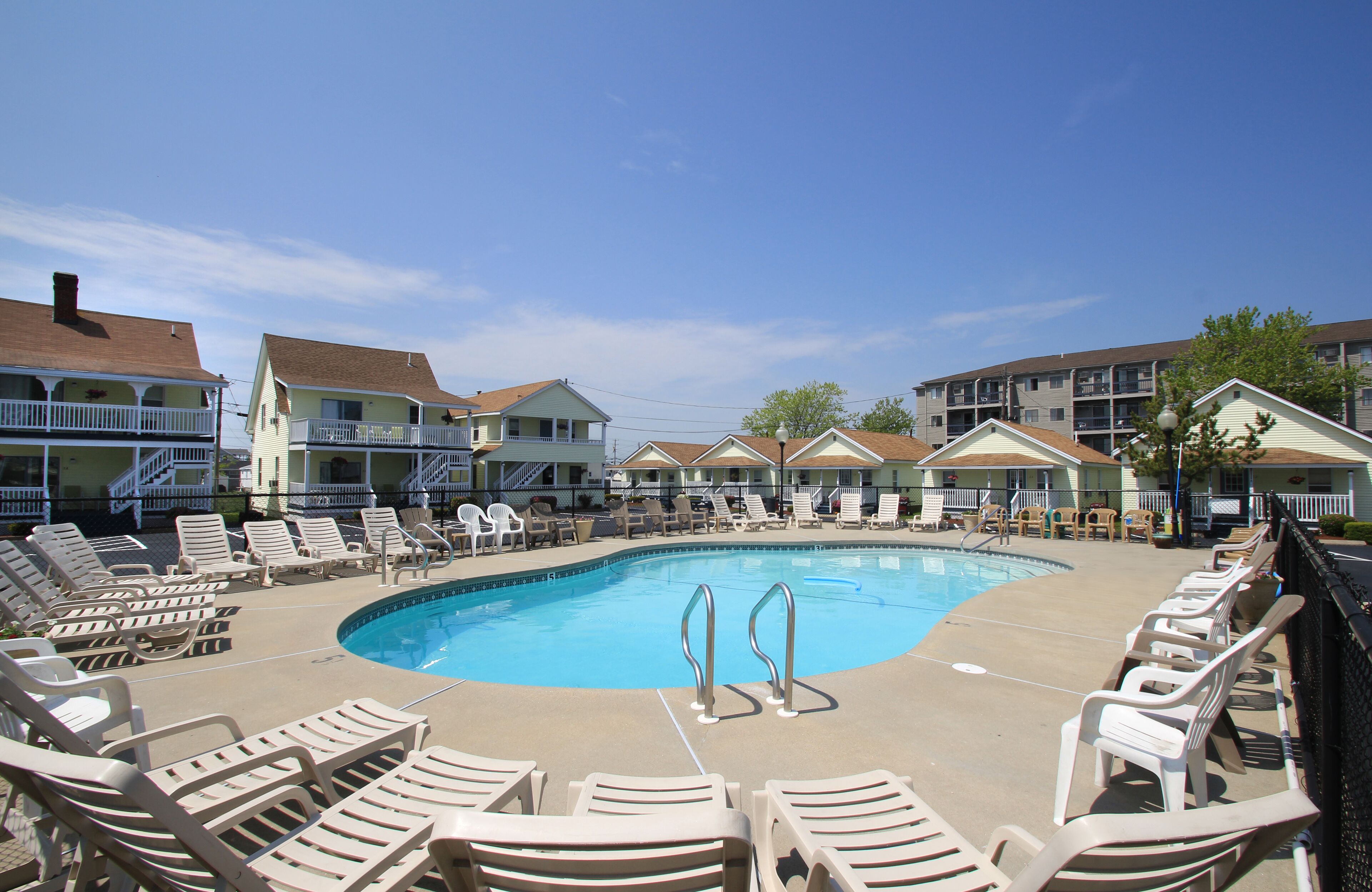 Cute apartment steps to beach, boardwalk and heated swimming pool