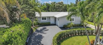 Villa Luxe 4BR/3BA Heated Pool · Pet Friendly · Close to Beach