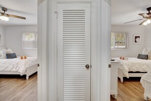 4 chambres, fer et planche à repasser, lit parapluie, Wi-Fi gratuit