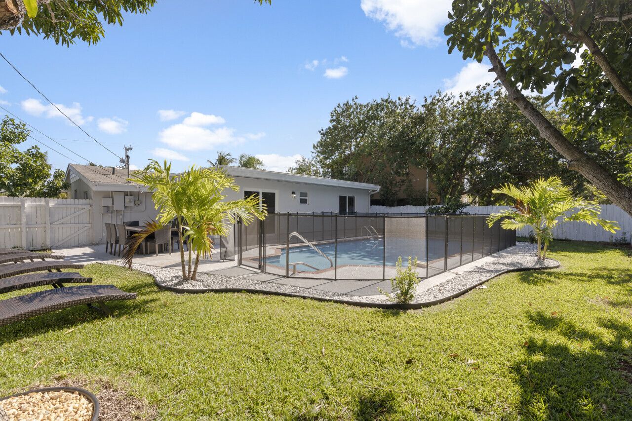 Villa Luxe, Entire Home with Private Pool in Boca