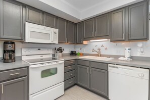 冰箱、微波炉、烤箱、炉灶