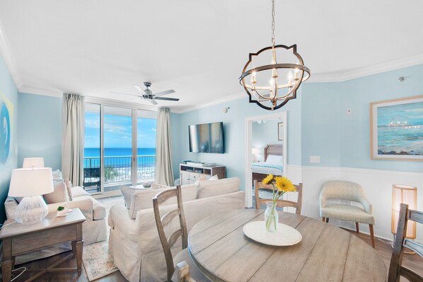 Smart TV - 🌊Gulf Views~FREE Beach Svc~Kayak/SUP2~Pools+Splash Pad~BeachFRONT~3BR Azure 407 (Ft. Walton Beach)