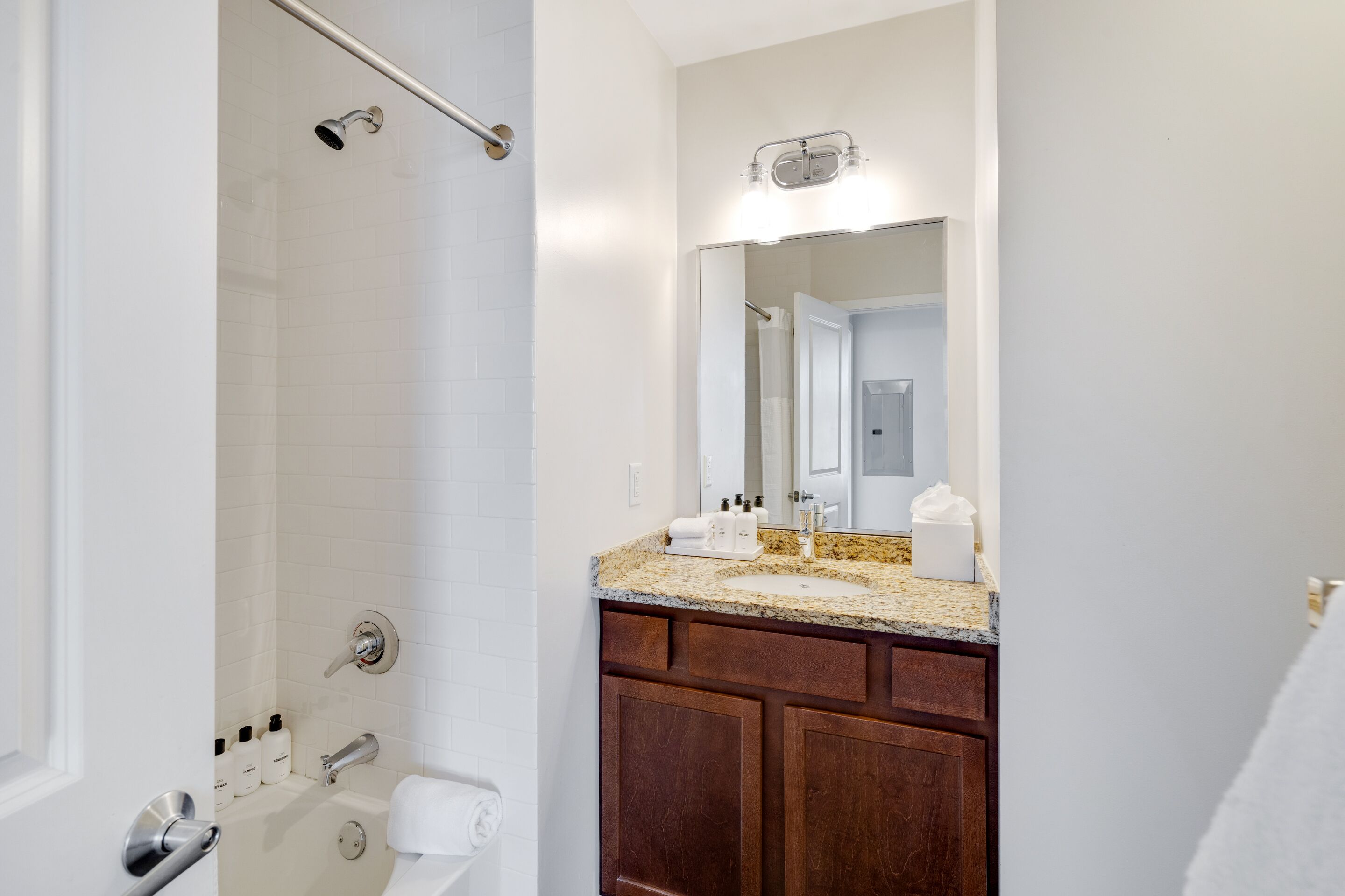 suite, 1 bedroom | bathroom | combined shower/bathtub, hair dryer, towels, soap