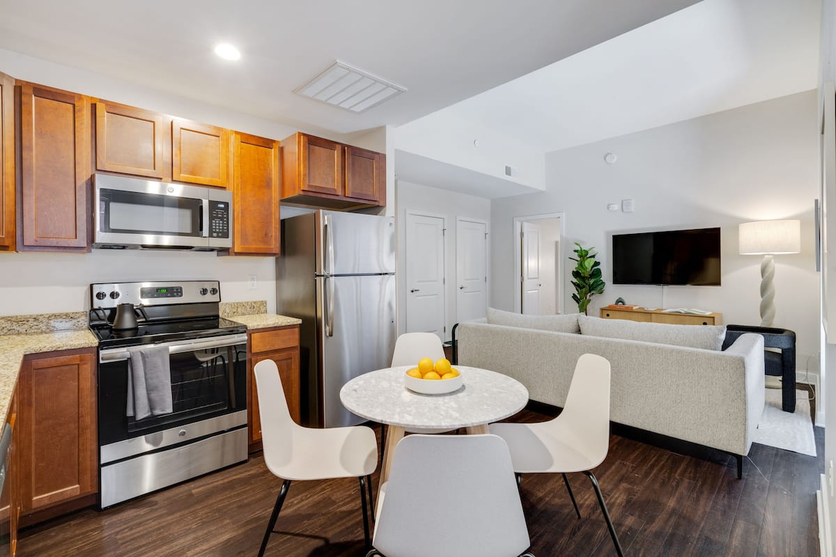 deluxe suite, 1 bedroom | private kitchen | full-sized fridge, microwave, coffee/tea maker, toaster