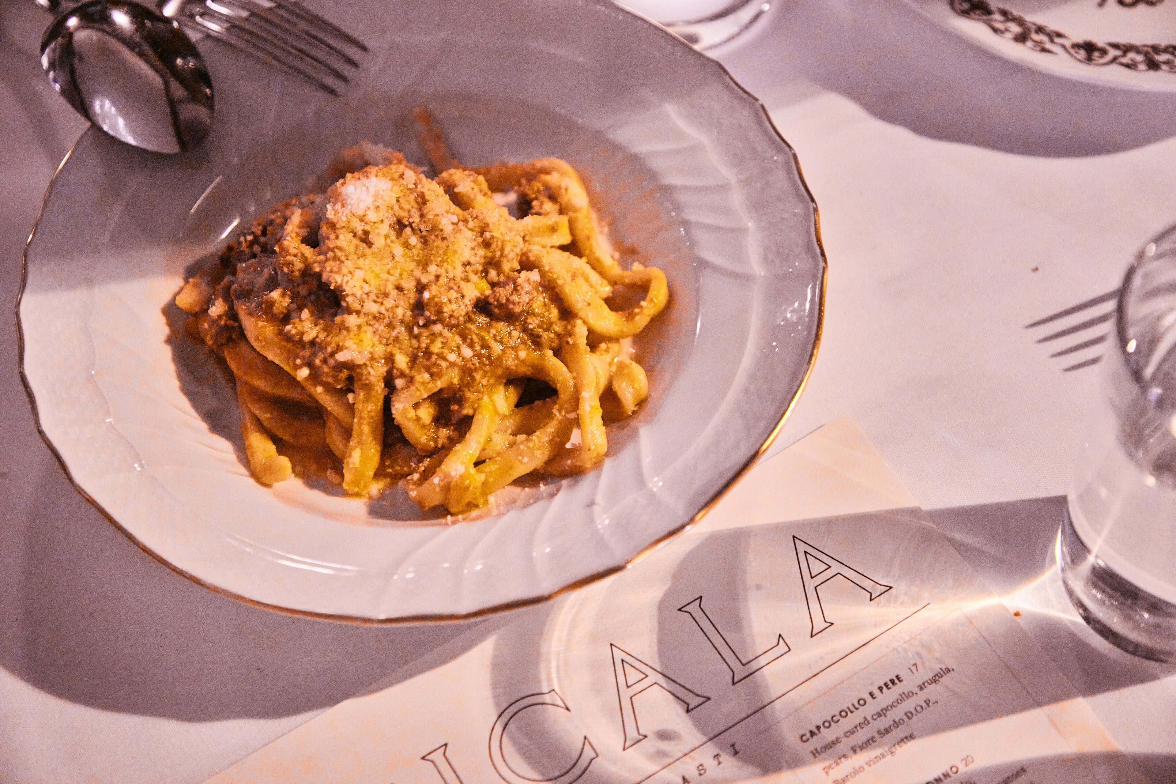 2 restaurants, breakfast, dinner served; italian cuisine