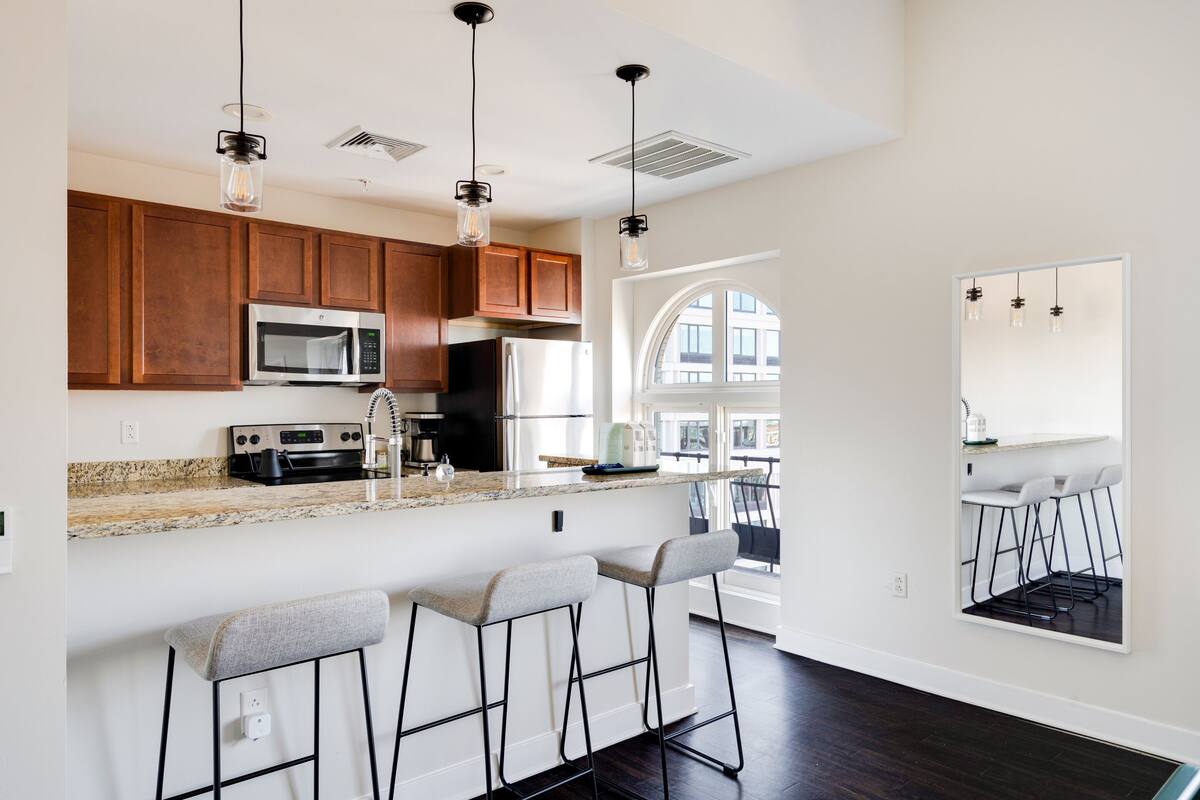 suite, 1 bedroom, city view | private kitchen | full-sized fridge, microwave, coffee/tea maker, toaster