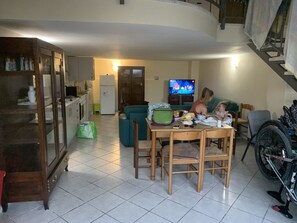 Dining - Ground floor apartment can sleep up to 6 (Torre Orsaia)