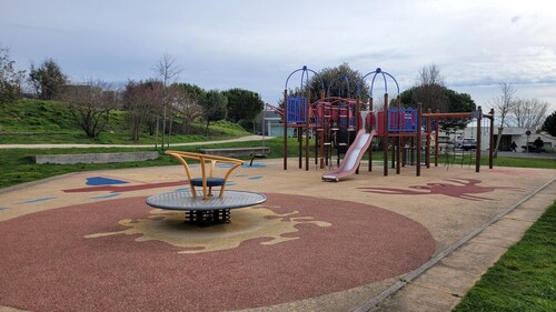 Typical 50's house totally renovated 500m from the beach