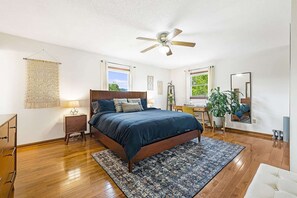 3 Schlafzimmer, Schreibtisch, Bügeleisen/Bügelbrett, kostenloses WLAN