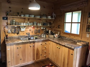 Oven, stovetop, blender, coffee grinder