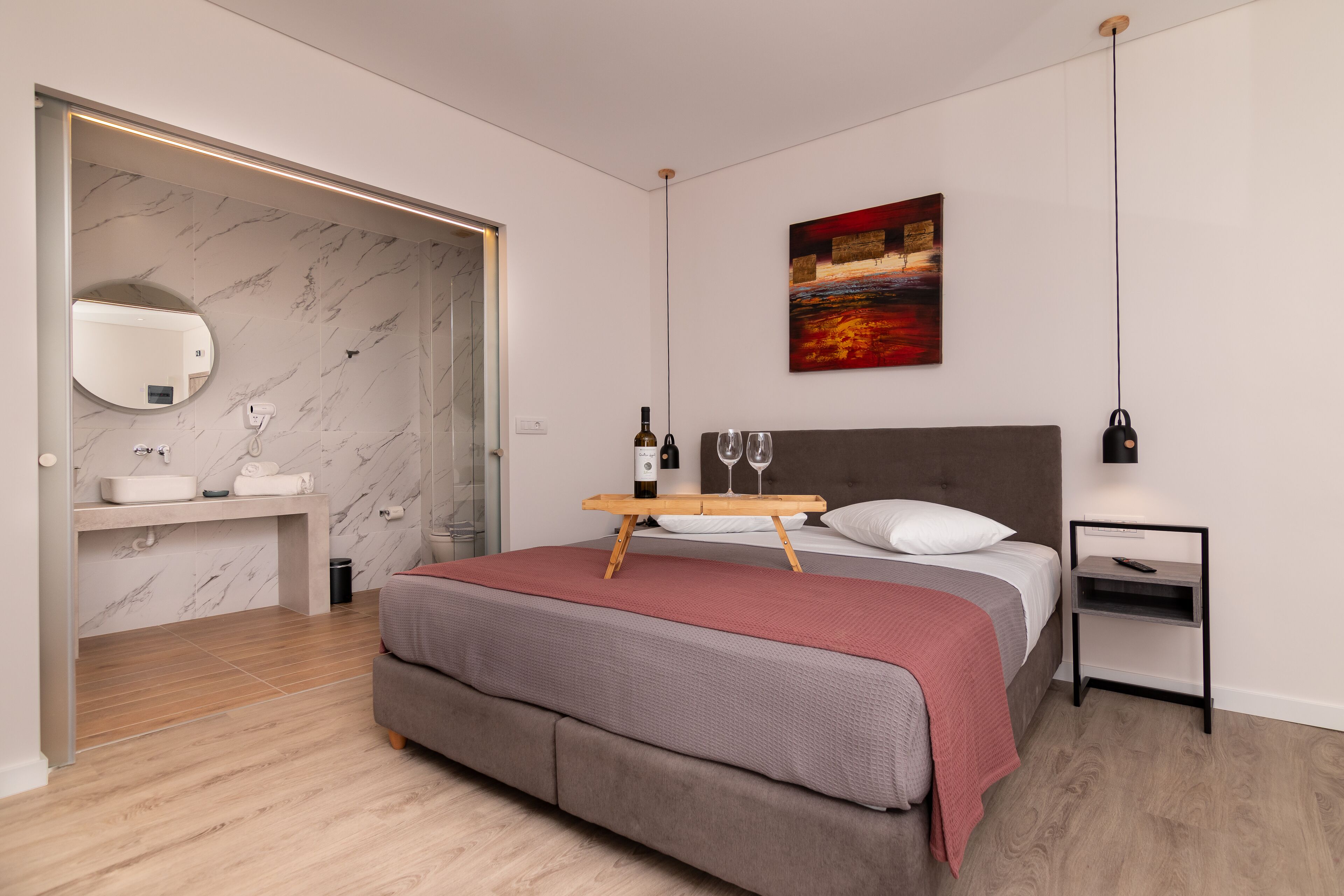 Luksus-dobbeltrom | Safe på rommet, skrivebord, skrivebord for bærbar PC og lydisolert