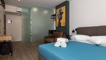 Comfort Room | In-room safe, desk, laptop workspace, soundproofing