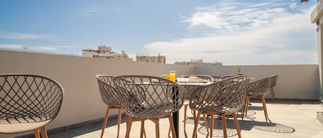Frukostbuffé varje dag (EUR 10 per person)