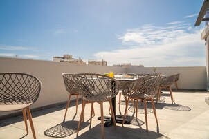 Café da manhã com buffet todos os dias (EUR 10 por pessoa) 