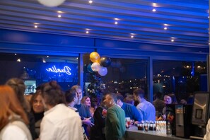 Bar (on property) - Dunlin Hotel (Athens)
