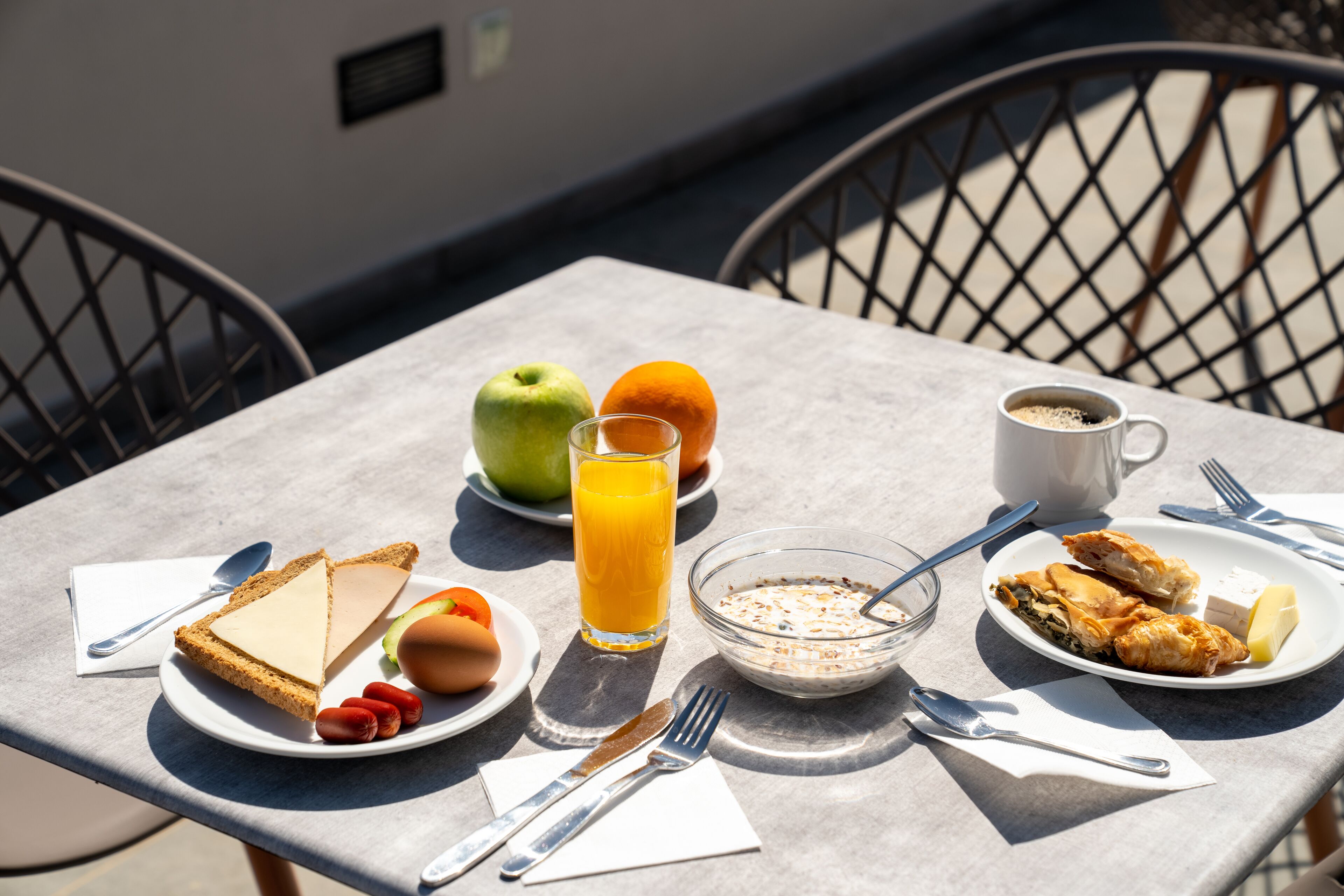 daily buffet breakfast (eur 10 per person)