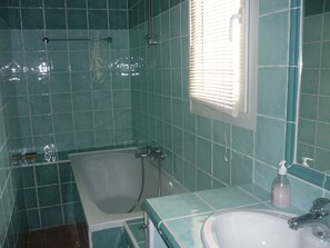 Ensemble douche/baignoire, bidet