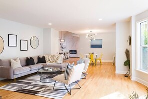 Télévision, cheminée