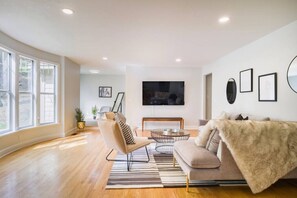 Télévision, cheminée