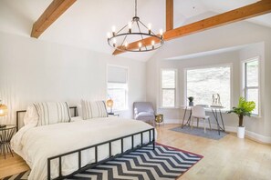 4 chambres, bureau, lit de bébé portatif, Wi-Fi