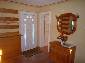 المنشأة من الداخل