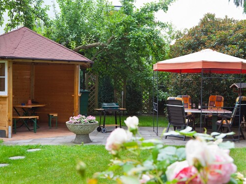 Gästehaus  mit großem Garten in ruhiger Lage - Wohnen auf Zeit