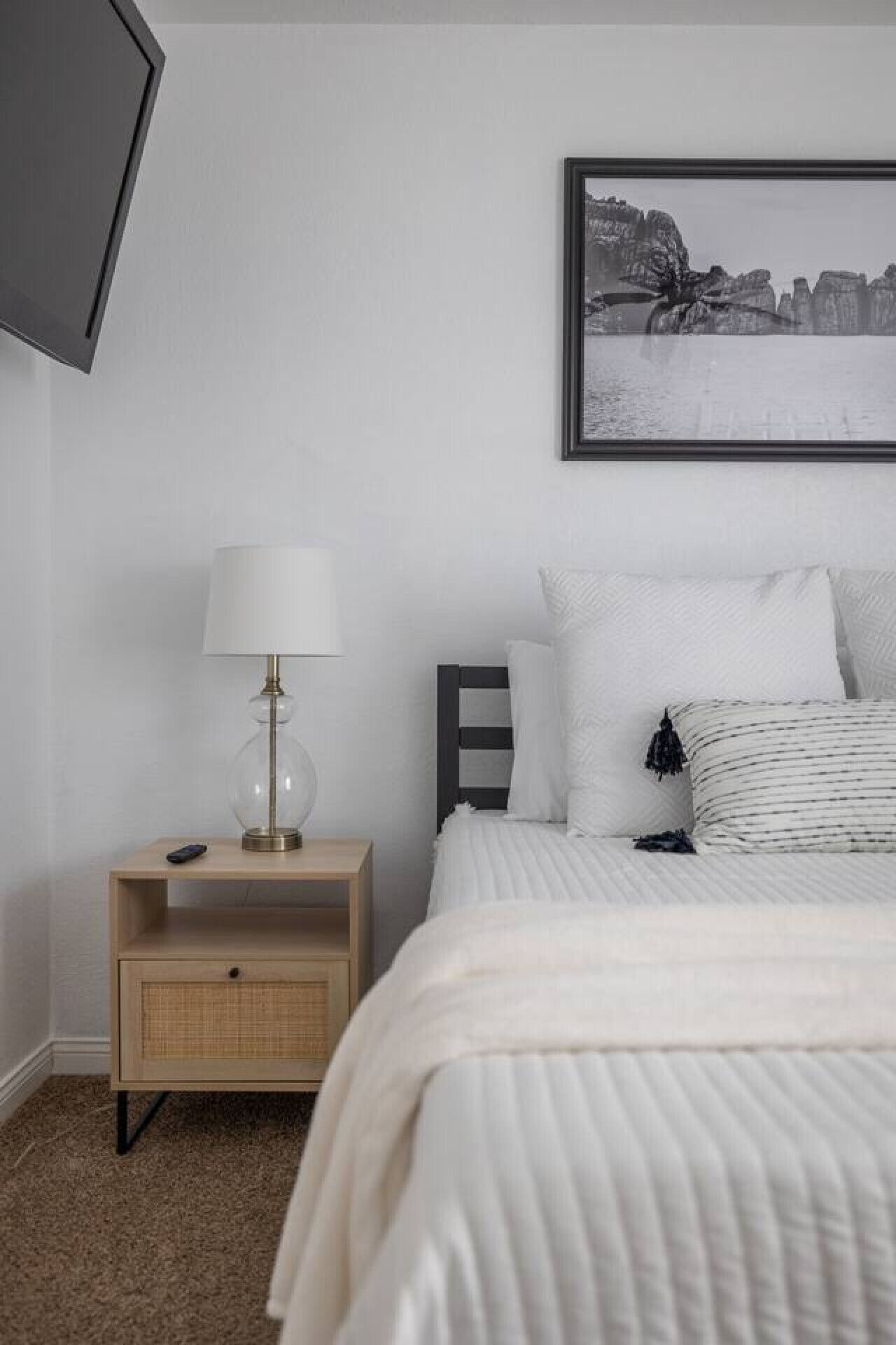 3 bedrooms, desk, iron/ironing board, travel crib