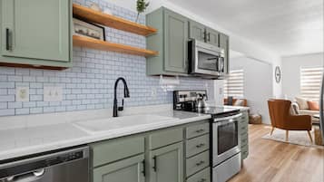 Coffee/tea maker, fridge, microwave, stovetop
