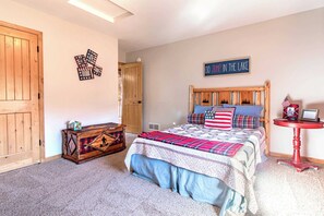 5 bedrooms, desk, iron/ironing board, WiFi
