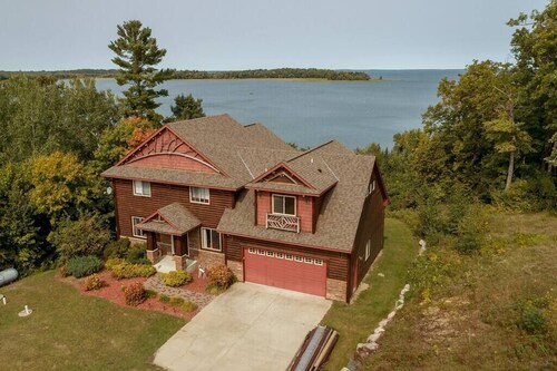 Waterfront Leech Lake Home w/ Dock, Fire Pit & Kayaks