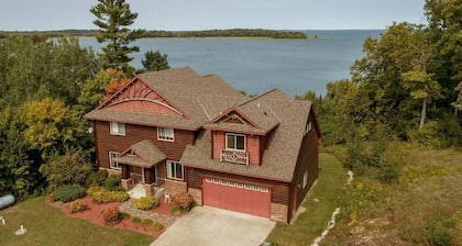 Waterfront Leech Lake Home w/ Dock, Fire Pit & Kayaks