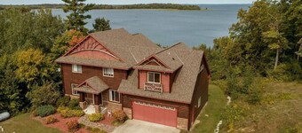 Waterfront Leech Lake Home w/ Dock, Fire Pit & Kayaks