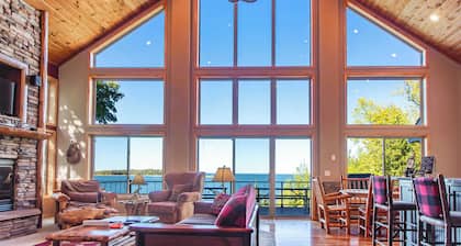 Waterfront Leech Lake Home w/ Dock, Fire Pit & Kayaks