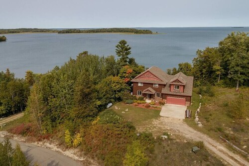 Waterfront Leech Lake Home w/ Dock, Fire Pit & Kayaks