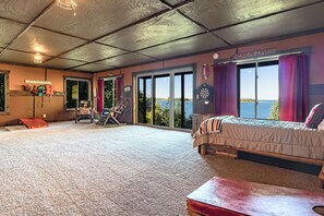5 bedrooms, desk, iron/ironing board, WiFi - Waterfront Leech Lake Home w/ Dock, Fire Pit & Kayaks (Walker)