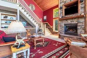 TV, fireplace, DVD player, stereo - Waterfront Leech Lake Home w/ Dock, Fire Pit & Kayaks (Walker)