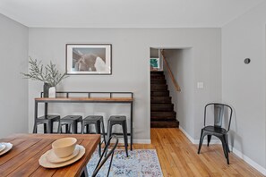 Dining - Walkable Downtown Saratoga House (mins to track) (Saratoga Springs)