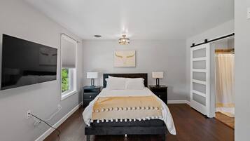 5 habitaciones, escritorio, tabla de planchar con plancha y wifi