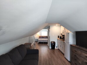 Smart TV - Harrison Hotel Unit G2 Pet Friendly STEEP STAIRS! 3rd story Studio apartment.
(Garden City)