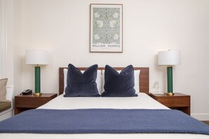 1 bedroom, free WiFi, bed sheets - Standard Queen Room with Ensuite Bathroom (San Francisco)