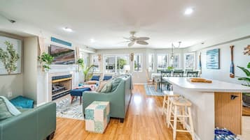 Smart TV, fireplace