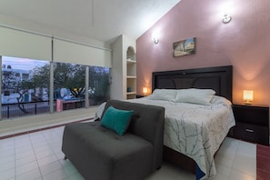 Laptop workspace, blackout drapes, iron/ironing board, free WiFi
