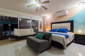 Luxury Triple Room | Laptop workspace, blackout curtains, iron/ironing board, free WiFi - Jardin Merida (Mérida)